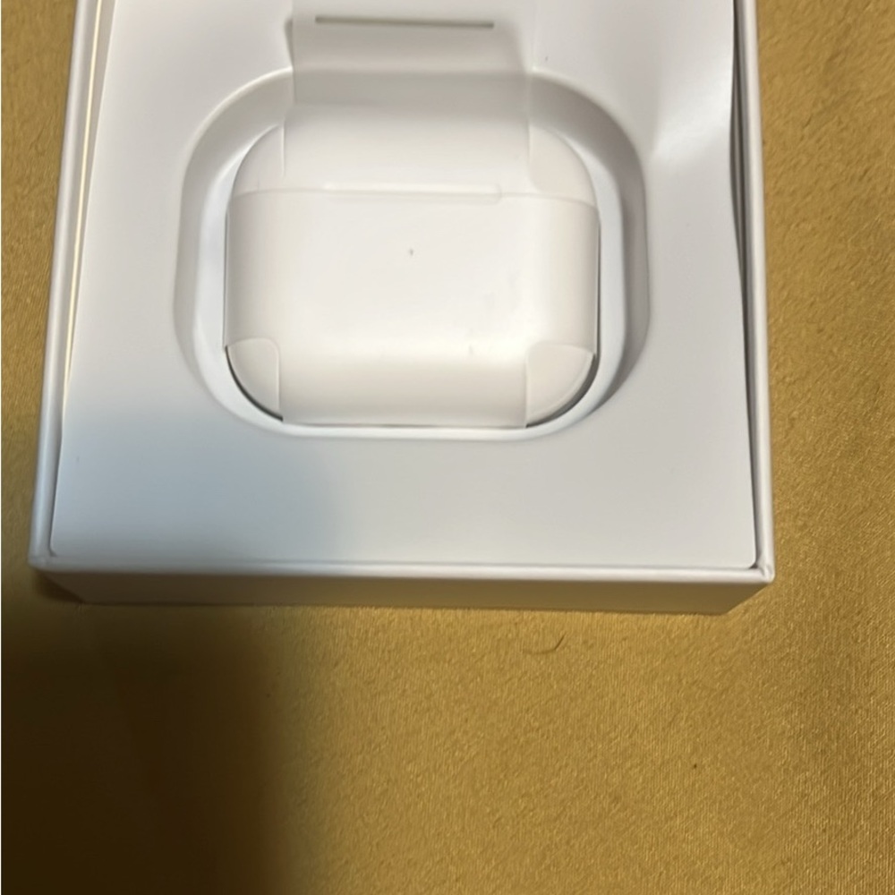 Apple AirPods with Charging Case - White - Picture 5 of 8